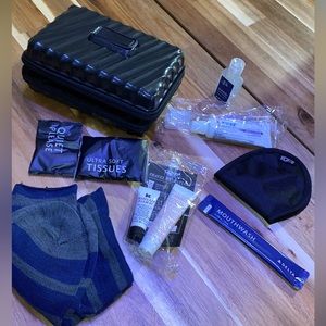 TUMI TRAVEL CASE FROM DELTA AIRLINES.